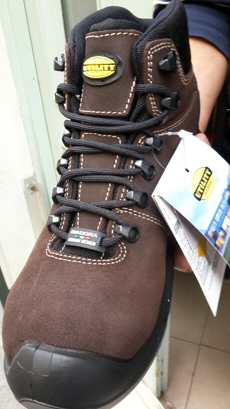 Immagine di scarpa antinfortunio s3 inverno piede sempre asciutto Diadora 